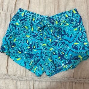 NWOT Lilly Pulitzer Shorts medium. Never worn.